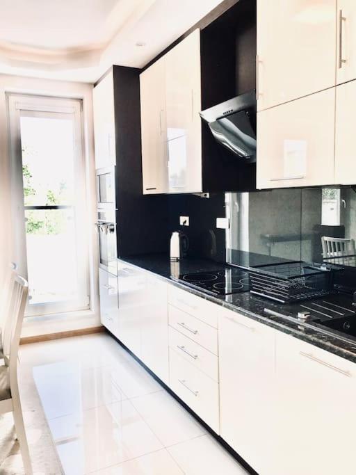 Nowoczesny Apartament Na Pradze Varsovia Exterior foto