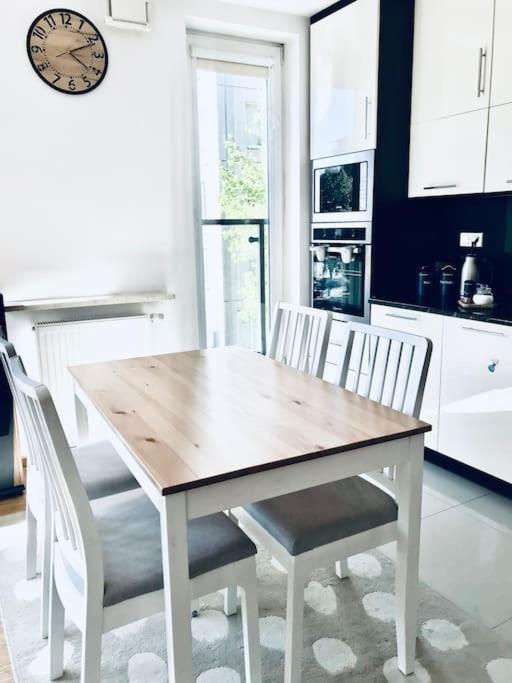 Nowoczesny Apartament Na Pradze Varsovia Exterior foto